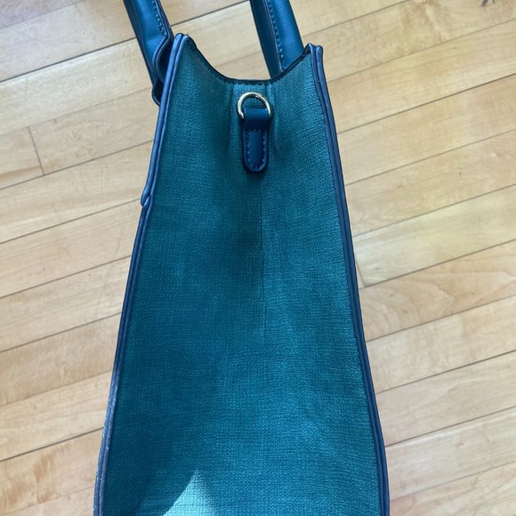 Green purse with gold accents - Picture 3 of 4